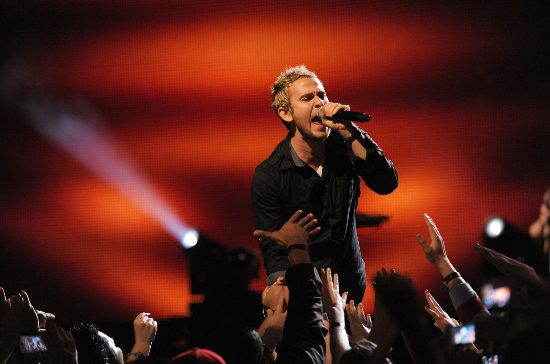 2001: Lifehouse, “Hanging by a Moment”